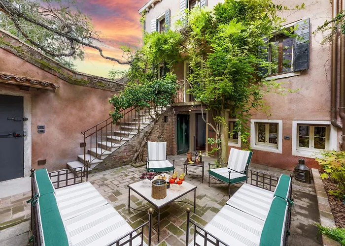 דירה Dimora Orlando A Breathtaking Venetian Mansion With Private Courtyard! ונציה